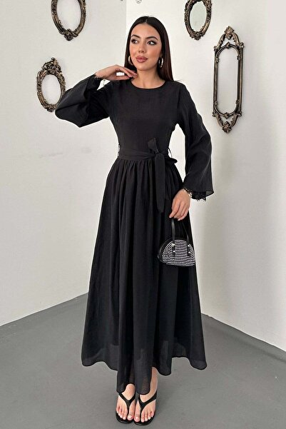 End Black Store فستان أسود بتفاصيل دانتيل على أطراف الأكمام