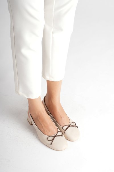 GÜZEL SHOES Beige Women's Modern Square-Toe Heeled Shoes with Bow Detail
