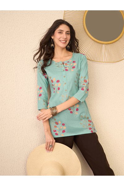 AHIKA By Styli بلوزة كاجوال من مزيج القطن مطبوعة بنقشة زهور فيروزية