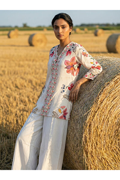 Sanskrutihomes By Styli Cream Floral Print V-Neck Co-ord Set