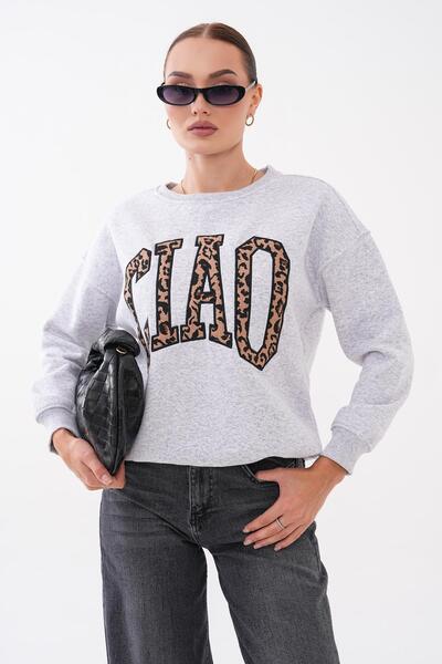 ŞİMAL سويت شيرت نسائي بثلاثة خيوط مع تفاصيل نصية على الجهة الأمامية 255365 - ...