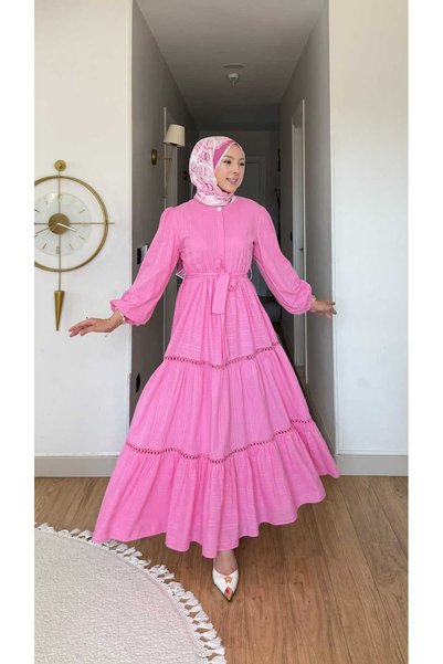 Nes Moda KADIN AJUR DOKULU KUŞAKLI ETEK BÜZGÜLÜ ASTARLI FİSTO ELBİSE