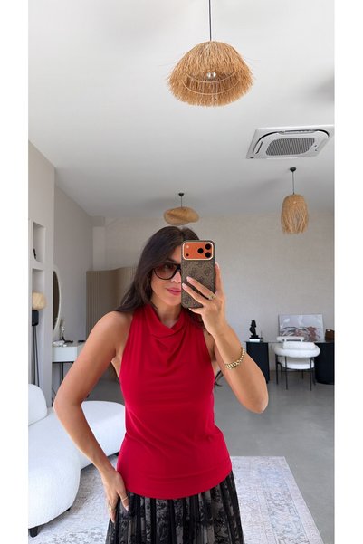 Buket Teke Red Degaje Buttoned Back Blouse