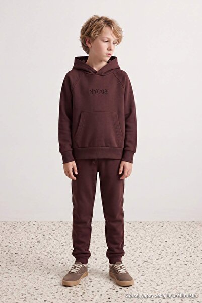 TRENDYOLKIDS Braunes Slogan-Strick-Set (Oberteil und Unterteil) TKDAW26AU00009