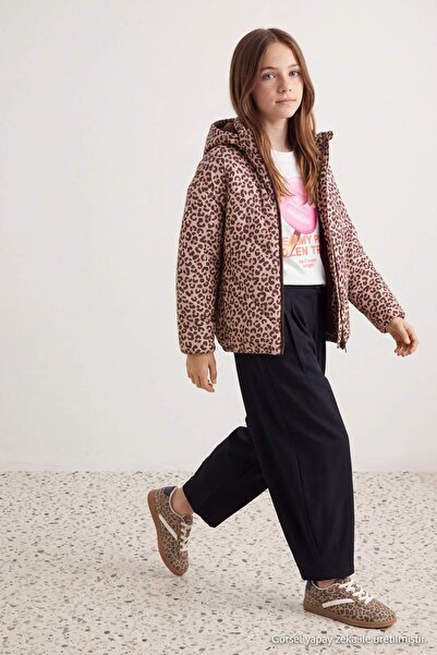 TRENDYOLKIDS Palton pufos cu glugă, cu imprimeu leopard, căptușit cu fleece, ...