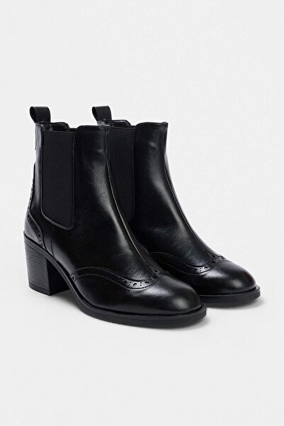 TRENDYOL SHOES Μαύρες γυναικείες μπότες με λεπτομέρεια από καουτσούκ και τακο...