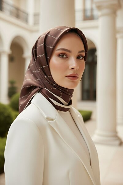 Vissona %100 Twill İpek Eşarp 90x90 El Yazısı Desenli El Dikişli Kadın Eşarp