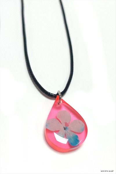 ZERO LAND Spt-Gld Snowball Flower Drop Epoxy (45532) Pendant Orange