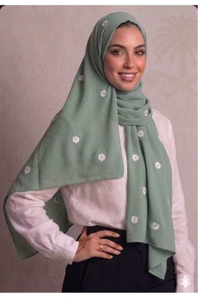 Veil Designer طرحة بوال طبقيتنن الورد الصفير المنثور علي كامل قماش بوال يابان...
