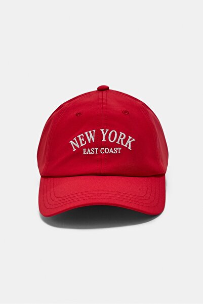 Stradivarius New York nakışlı şapka