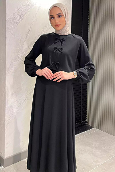 GÜLSELİ طقم من قطعتين مزين بشريط أسود وتنورة وبلوزة حجاب