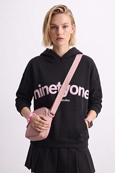 BARRELS AND OIL Men's Hooded Nintyone Written Sweatshirt - Black