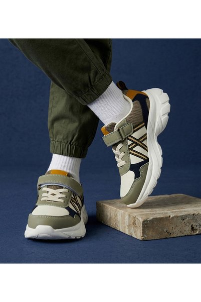 BABIES & More Textured Lace Round Toe Sneakers
