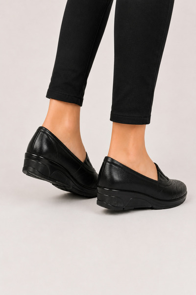 Jagulep Women's Orthopedic Soft Sole Mother's Daily Shoes Black