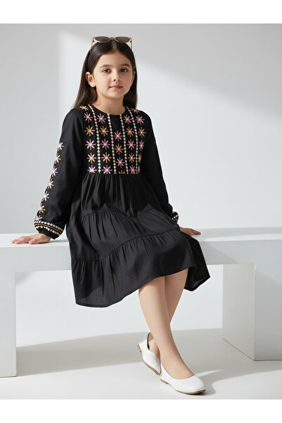 Bella Moda By Styli فستان ميدي مطرز بأكمام طويلة للفتيات