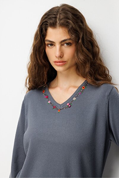 Desen Triko Women's V-Neck Collar Embroidered Blouse Smoked