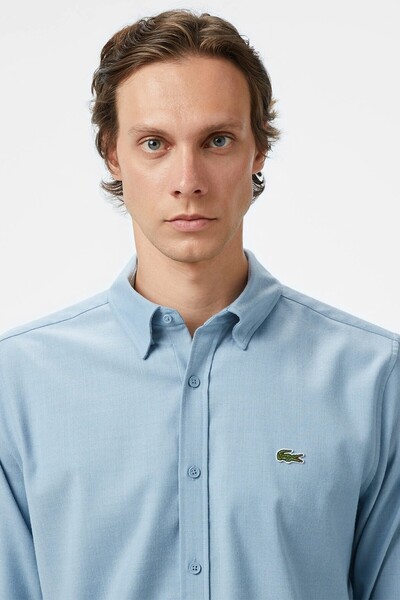 Lacoste قميص رجالي ذو قصة عادية بأزرار وياقة زرقاء