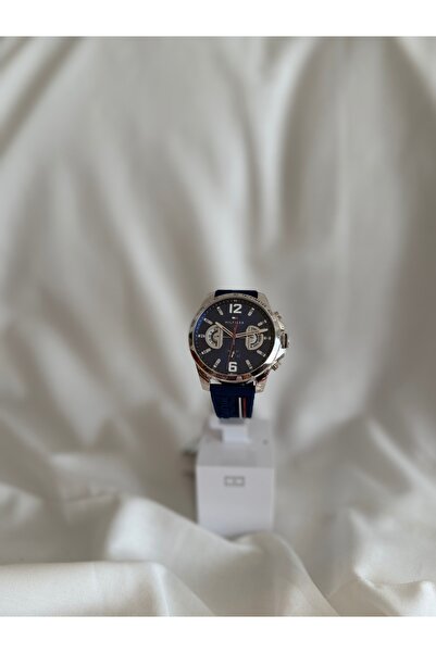 Tommy Hilfiger saat