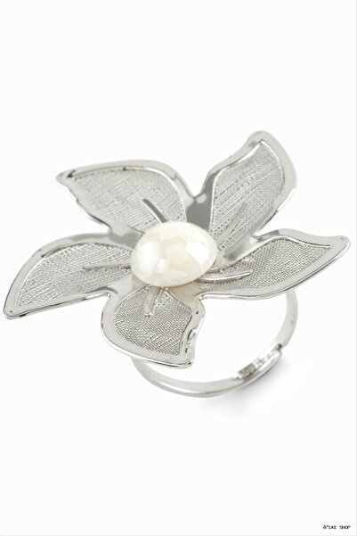 ZERO LAND Ilkestor Flower Pearl Metal Ring (202233) Silver Color