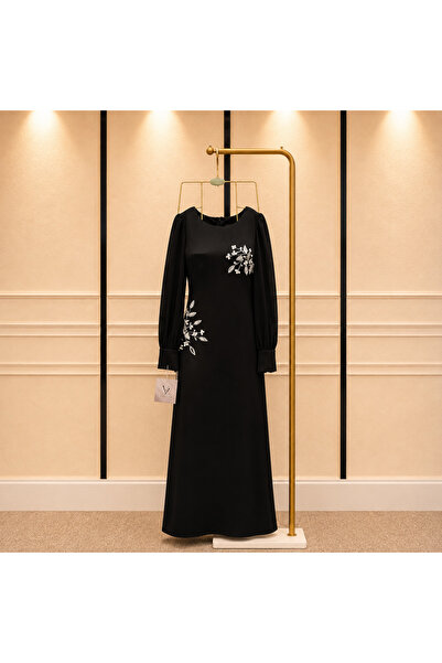 GORI FASHION فستان ناعم قماش طبي مزين بتطريز يدوي