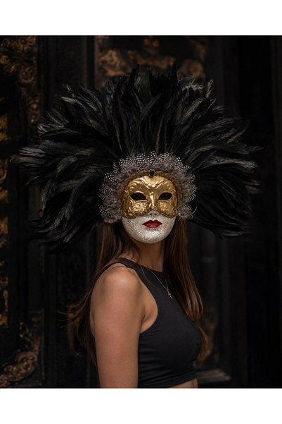 Venemask La Regina Nera – Black Feathered Venetian Mask