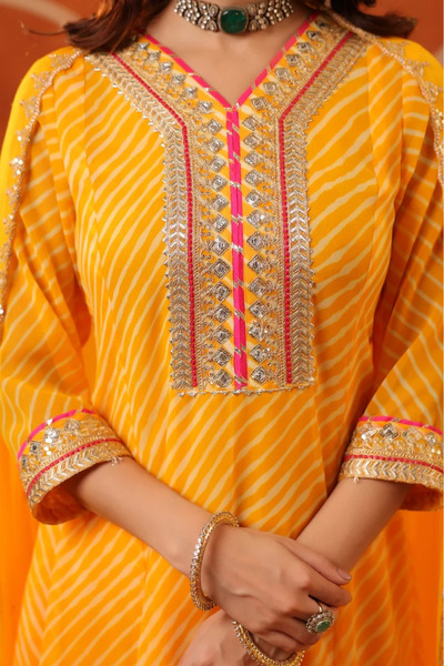 VİNY Women's Leheriya Print Suit Set – Mirror Work Embroidered Kurta with Pants & Dupatta – Ramadan & Eid – Mustard – Indian Ethnic Wear