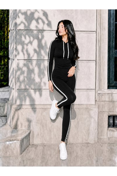 Valeria Butik طقم مكون من قطعتين من سترة سكوبا شادورنلو ذات القلنسوة وبنطلون ضيق عالي الخصر من سيتي ريتيم