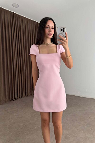 Büşra Doğramacı Sırt Dekolteli Krep Kumaş Elbise Pembe