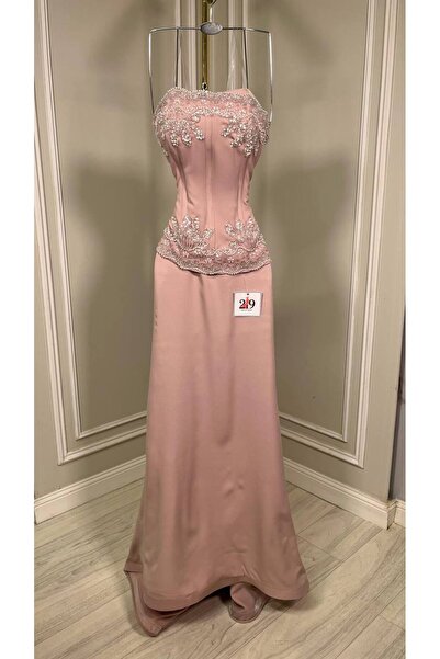 Boutique 219 فستان سهرة طويل باللون الوردي بتصميم كورسيه ومزين بتطريز كريستال...