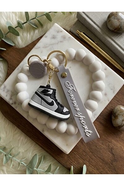 ESDEKORAMA Concerse Shoe Keychain