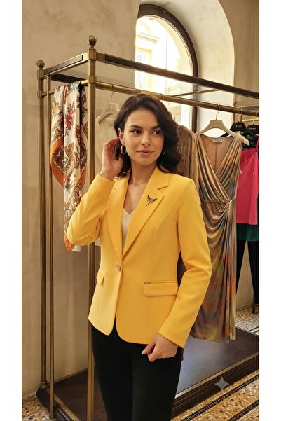 Rossi Line İtalyan Kesim Broş Detaylı Kadın Sarı Blazer Ceket