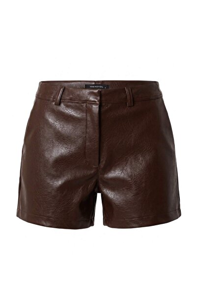 Trendyol Kollektion Braune, gerade geschnittene Mini-Shorts aus Kunstleder un...