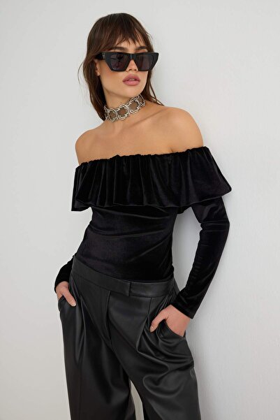 Trendyol Collection Black Carmen Collar Knitted Velvet Bodysuit Tpraw27Bd00011