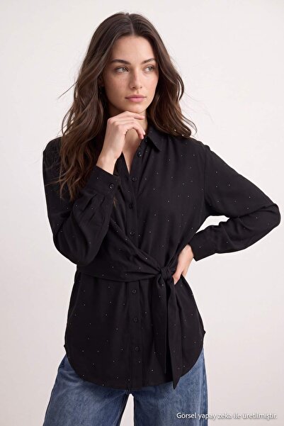 Trendyol Modest Schwarzes Hemd mit Schnürdetail und Vollsteinbesatz TCTAW27TG...