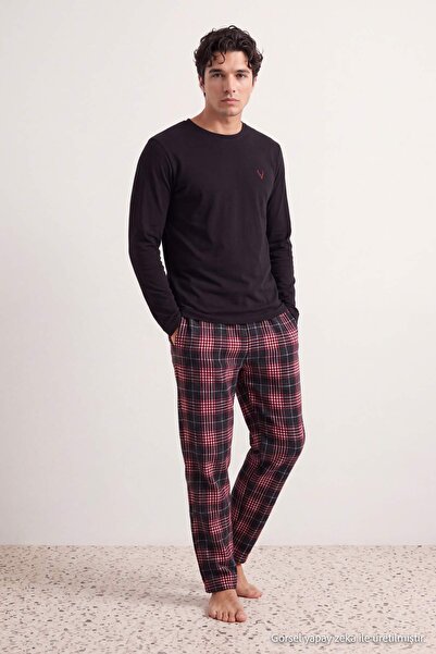 Trendyol Kollektion Schwarzes, normal besticktes, kariertes Oberteil, 100 % B...