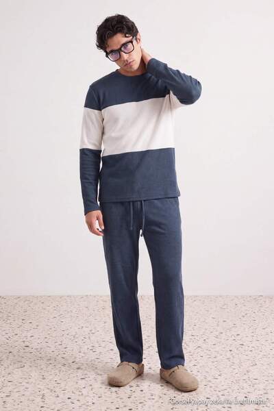 TRENDYOL MAN Indigo Regular Kesim Renk Bloklu Dokulu Örme Pijama Takımı TMNAW...