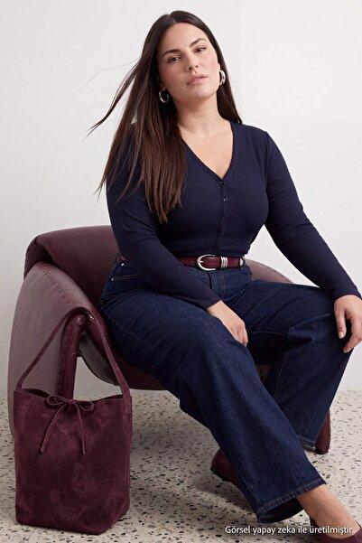 Trendyol Curve Marineblaues Camisole-Body mit V-Ausschnitt und Knöpfen in Übe...