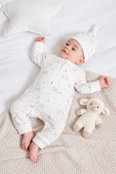 Rocha Baby طقم روكا بيبي كوزي مكون من منقوش قطعة مع سحاب وقبعة - طقم نوم للأط...