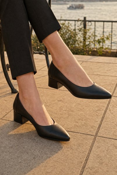 SAYL Black Genuine Leather Daily Women's Short Pants Heeled Shoes