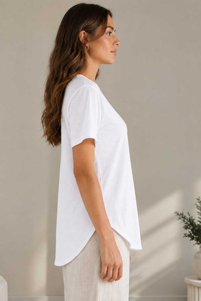 NOVALYN SHOP تي شيرت نسائي أبيض بسيط ذو رقبة على شكل حرف V