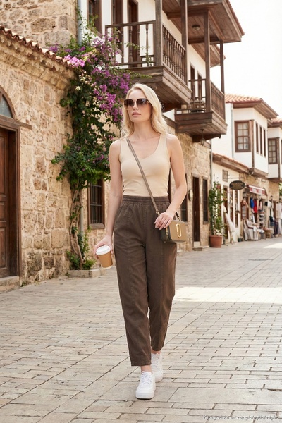 Lela Παντελόνι με χαλαρή εφαρμογή και ψηλόμεσο στενό τελείωμα Γυναικείο ΠΑΝΤΕ...
