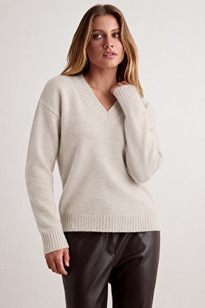 Noi Belis Basic Oversize V Yaka Yumuşak Dokulu Triko Kazak AW25KZ0128