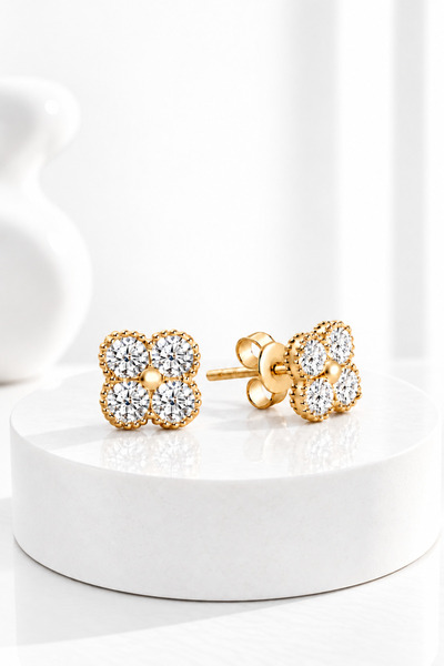 jelux silver Gümüş 925 Ayar Zirkon Taşlı Yonca Model Çivili Gold Küpe