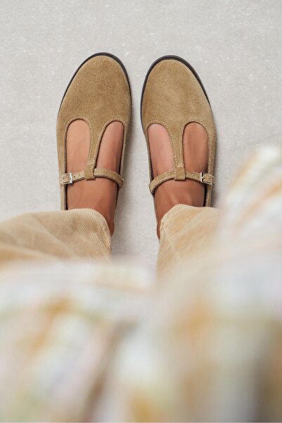 NİŞANTAŞI SHOES حذاء مابيل رومي نسائي من الجلد السويدي البيج مع مشبك على شكل ...