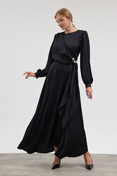 VAVİNOR Satin Evening Dress with Buckle Detail - Black
