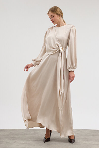 VAVİNOR Satin Evening Dress with Buckle Detail - Beige