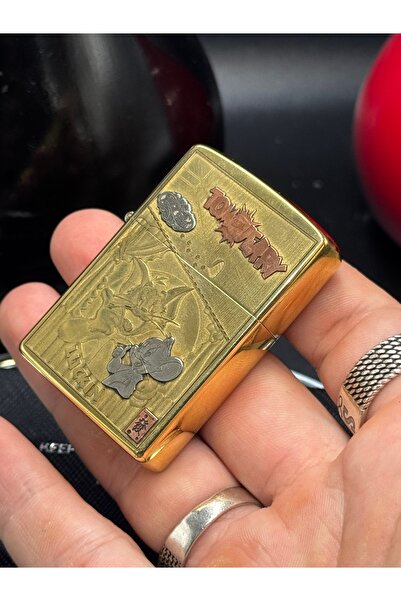 NikaŞ Tom and Jerry Temalı Gold Renk Kabartma İşlemeli Benzinli Metal Çakmak – Özel Tasarım Premium Hediye