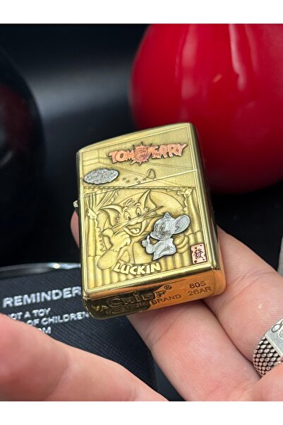 NikaŞ Tom and Jerry Temalı Gold Renk Kabartma İşlemeli Benzinli Metal Çakmak – Özel Tasarım Premium Hediye