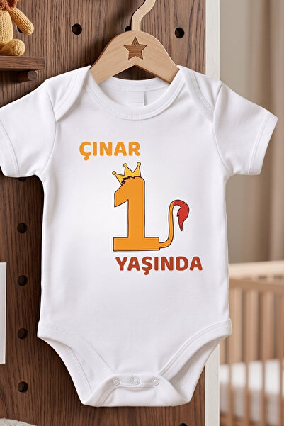 İsimli Aslan Taraftar Temalı 1 Yaş Doğum Günü Sarı Kırmızı %100 Pamuk Kısa Kollu Bebek Body Zıbın