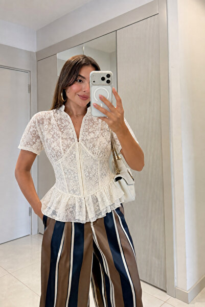 Gizem Ecemiş Ashley Dantel Volanlı Korsaj Bluz